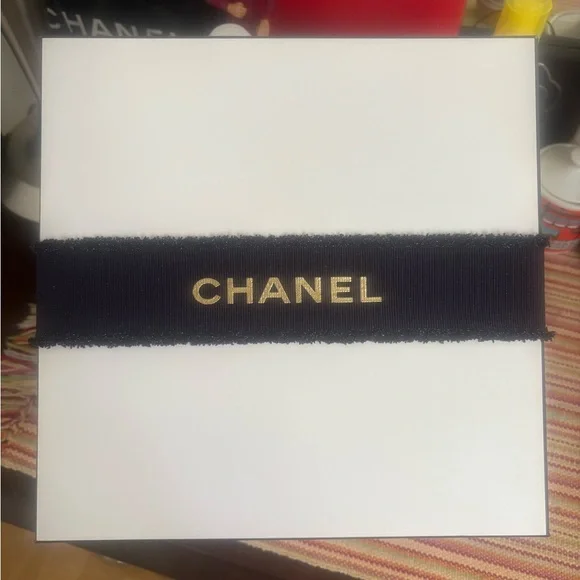 2025 Holiday CHANEL Box NWOT - Picture 5 of 7